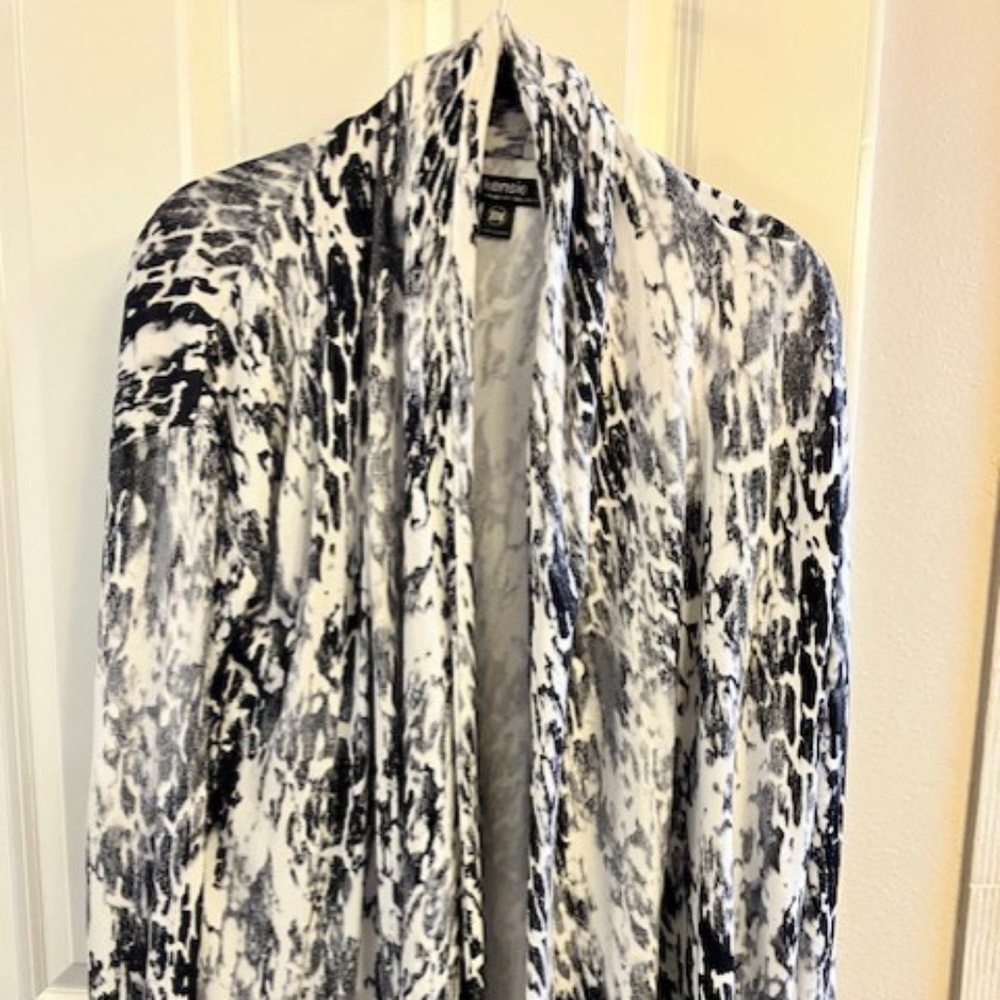 EUC Kensie super soft swing style cardigan black white size M